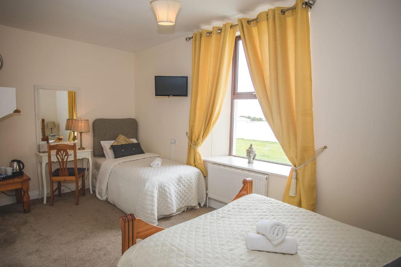 Coach House Lodge Rooms Lahinch Esterno foto