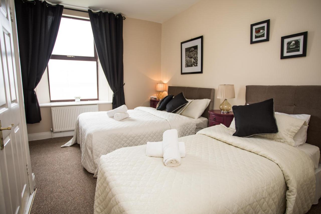 Coach House Lodge Rooms Lahinch Esterno foto