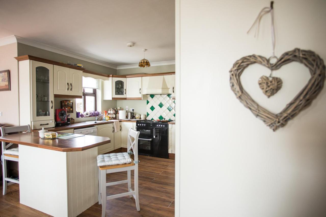 Coach House Lodge Rooms Lahinch Esterno foto