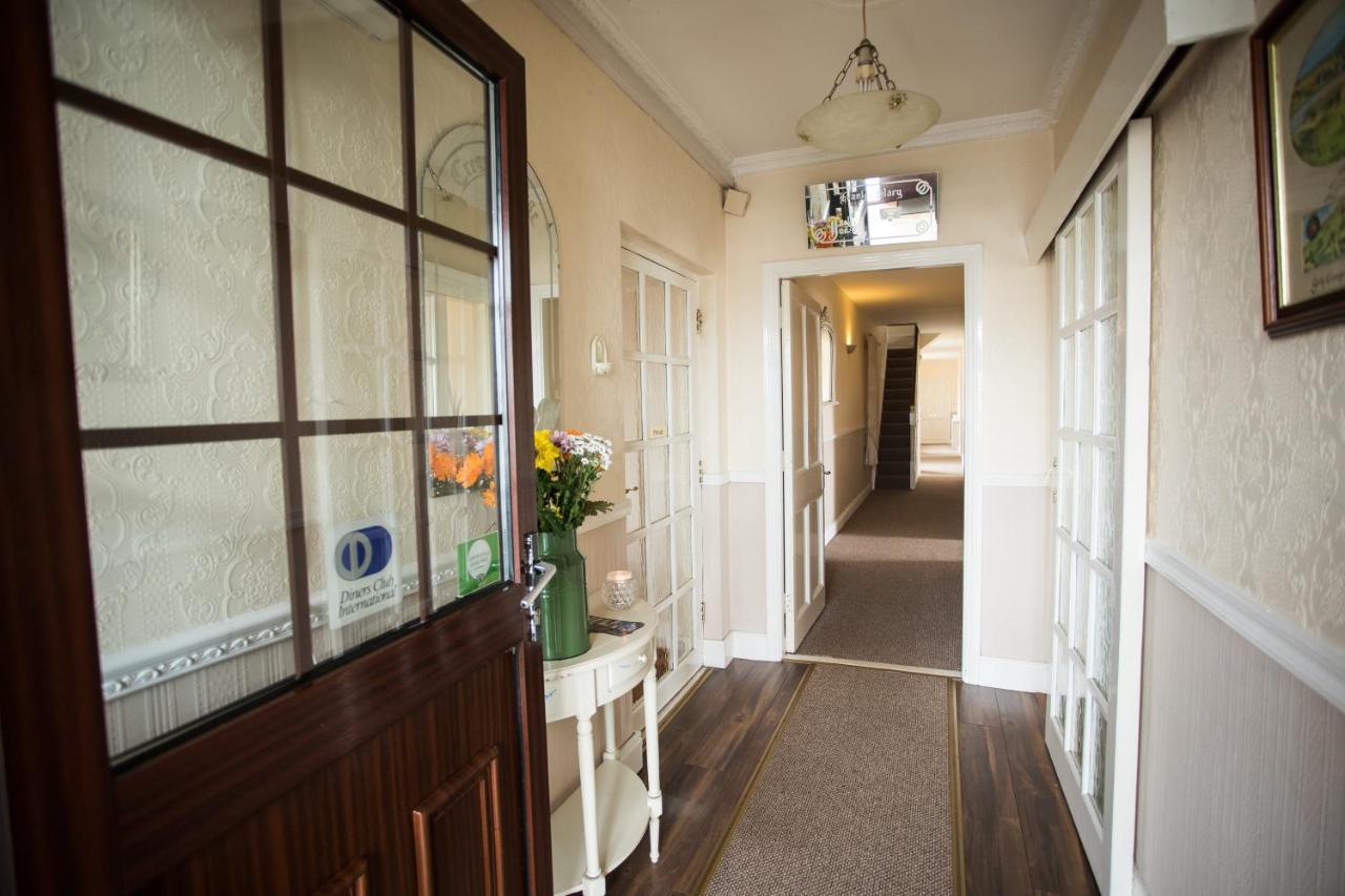 Coach House Lodge Rooms Lahinch Esterno foto